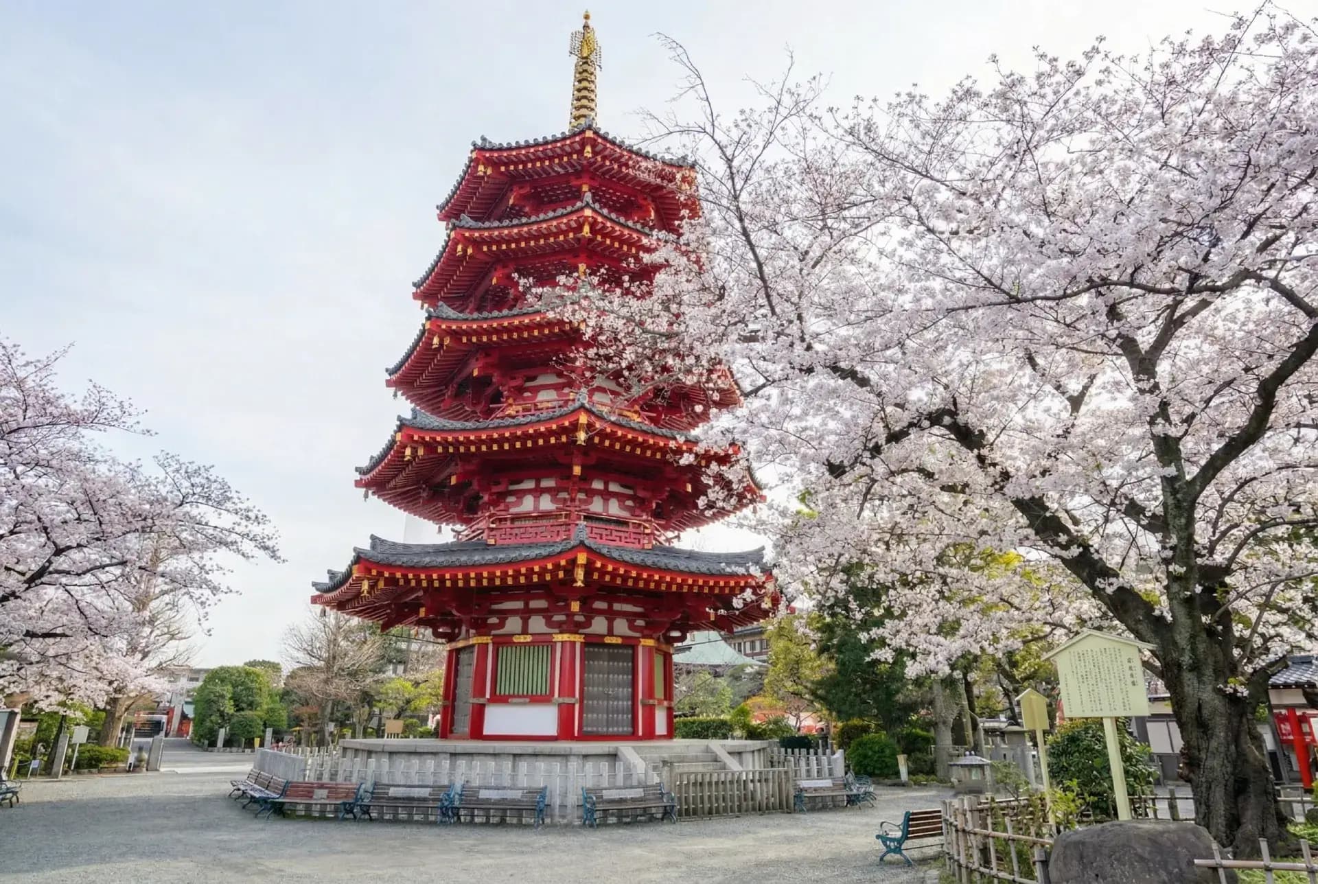 Pagoda octogonal de cinco pisos